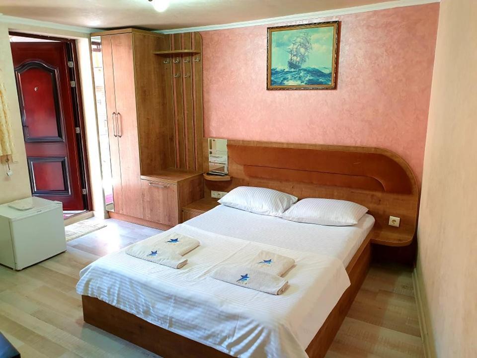 Hotel Old Star Batumi Exteriör bild